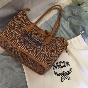 MCM Medium Liz Reversible Bag